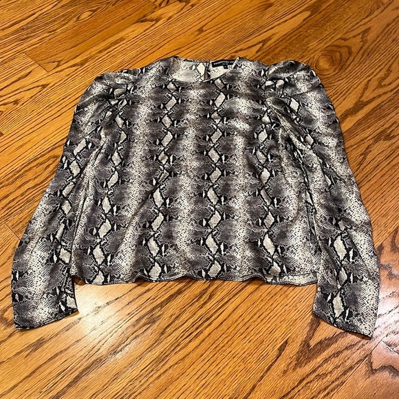 Generation Love Woman’s Snakeskin Silk Long Sleeve Size XS - Picture 1 of 7